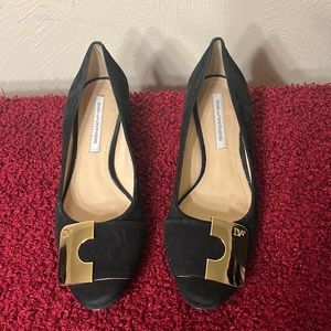 Diane Von Furstenberg elegant black suede shoes size 7